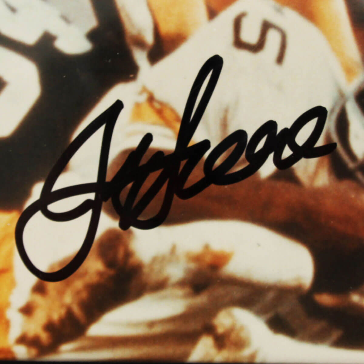 104679-dis_02 104679-dis_02