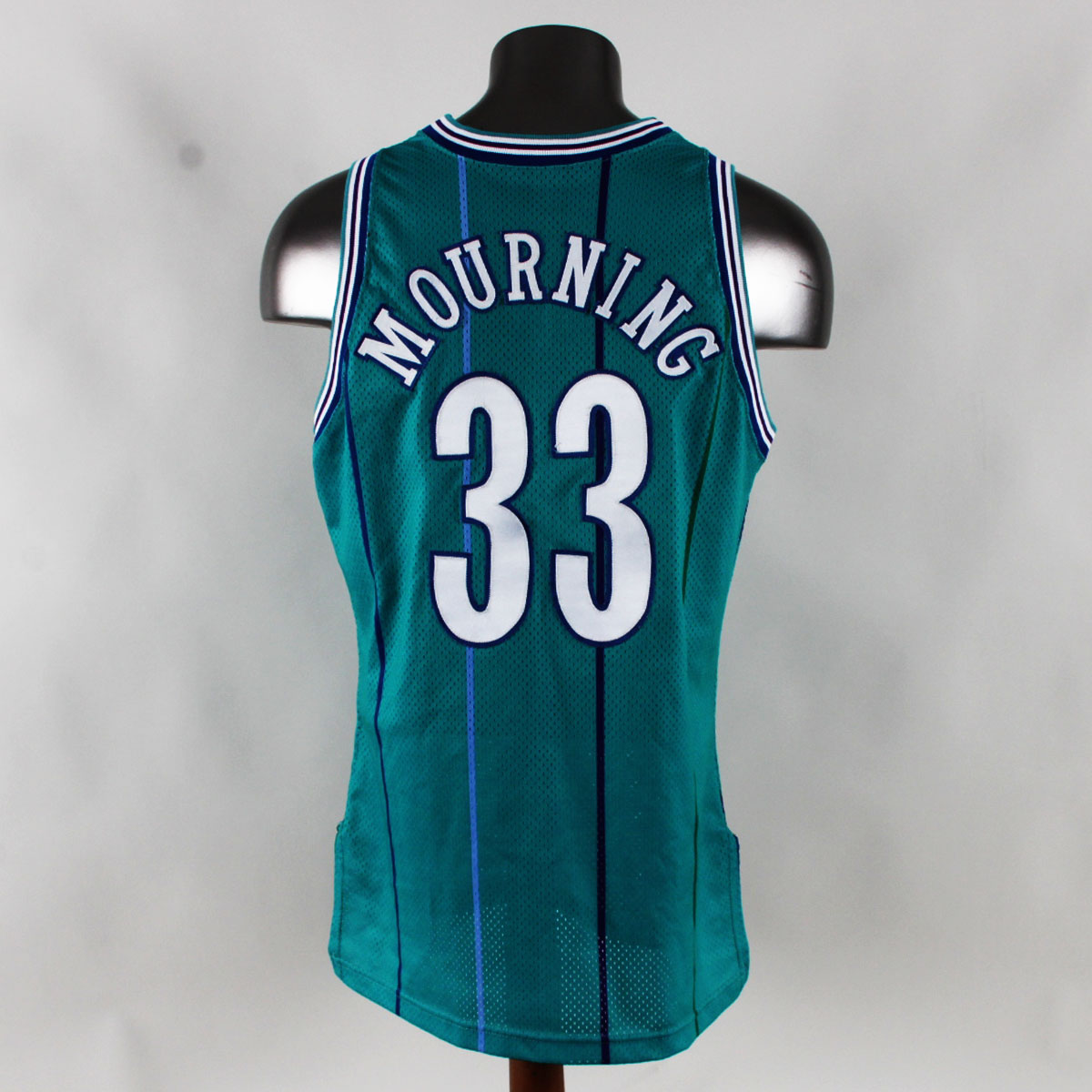 Alonzo Mourning Champion NBA Size 44 Jersey Charlotte Hornets 2006