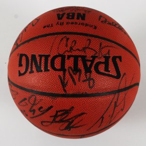 1996-97 Los Angeles Lakers Team Signed Basketball Kobe Bryant Shaquille O'Neal Incl. Tickets, Badge - COA JSA