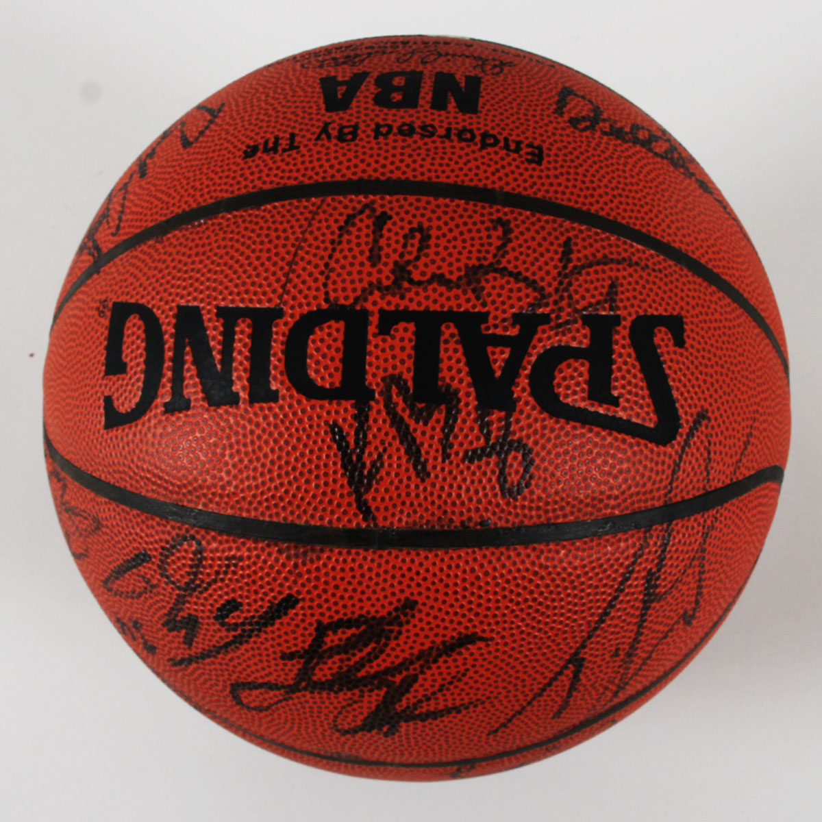 1996-97 Los Angeles Lakers Team Signed Basketball Kobe Bryant Shaquille O'Neal Incl. Tickets, Badge - COA JSA