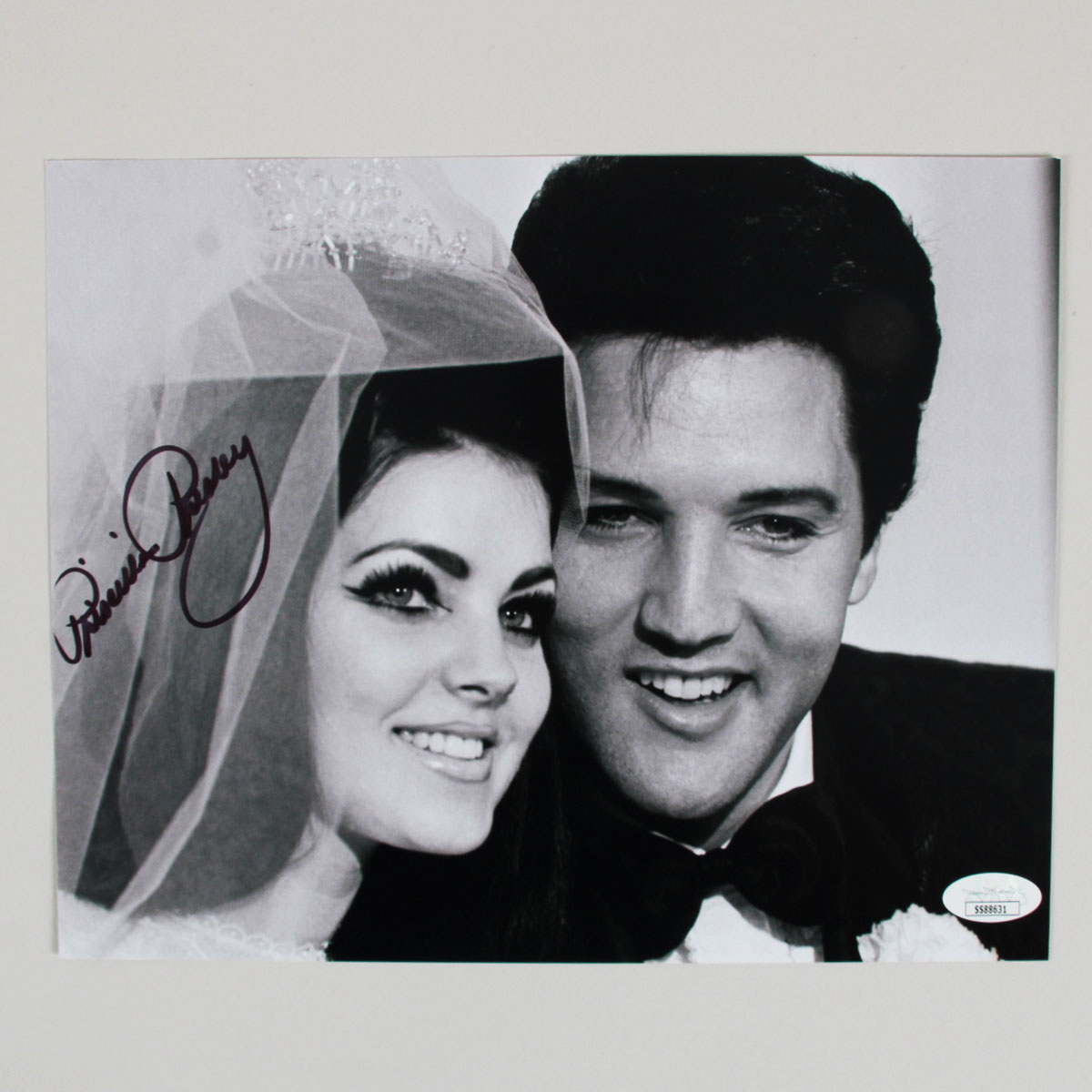 Priscilla Presley Signed Photo 8x10 - COA JSA