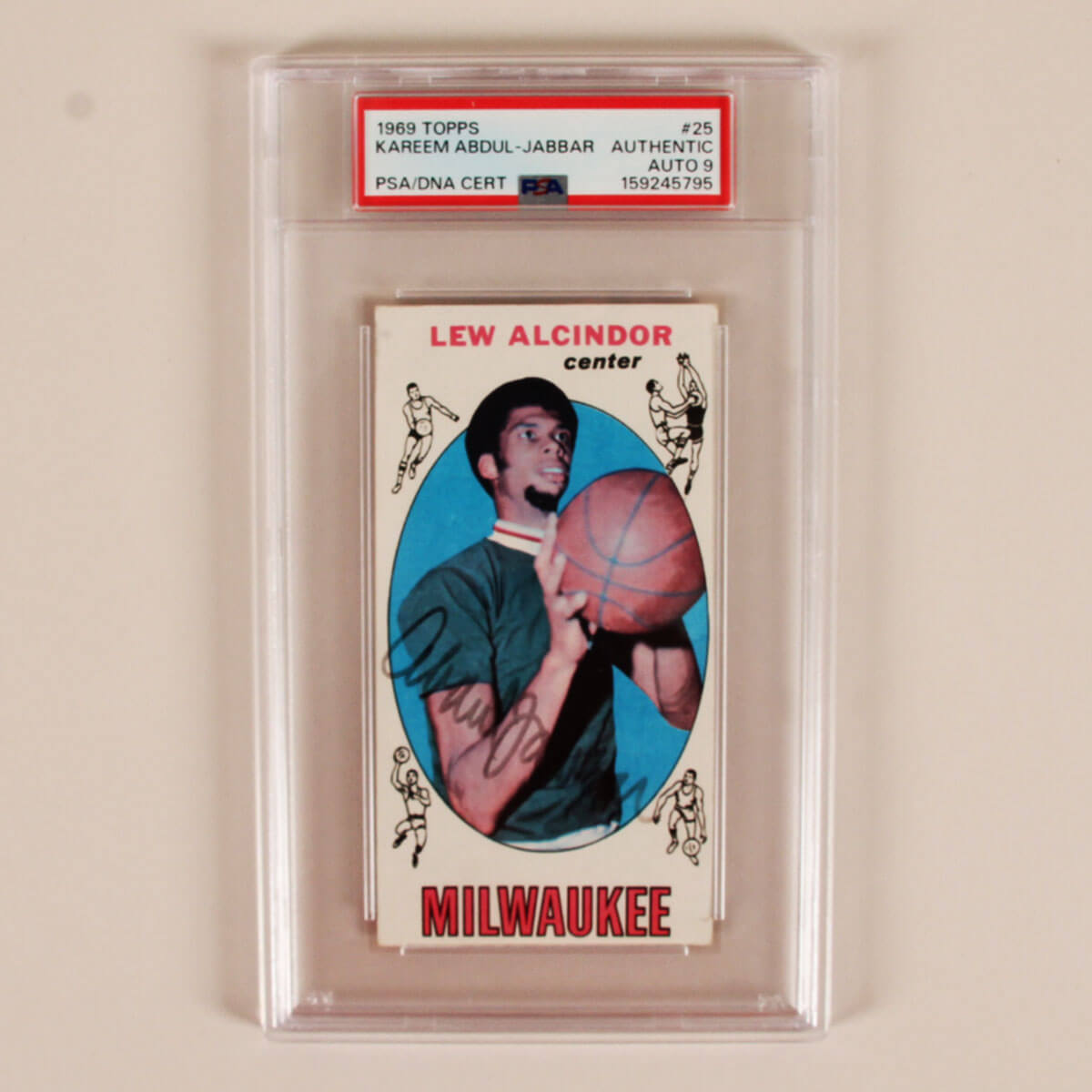 1969 Topps Kareem Abdul-Jabbar Signed Rookie Card #25 PSA/DNA AUTO 9