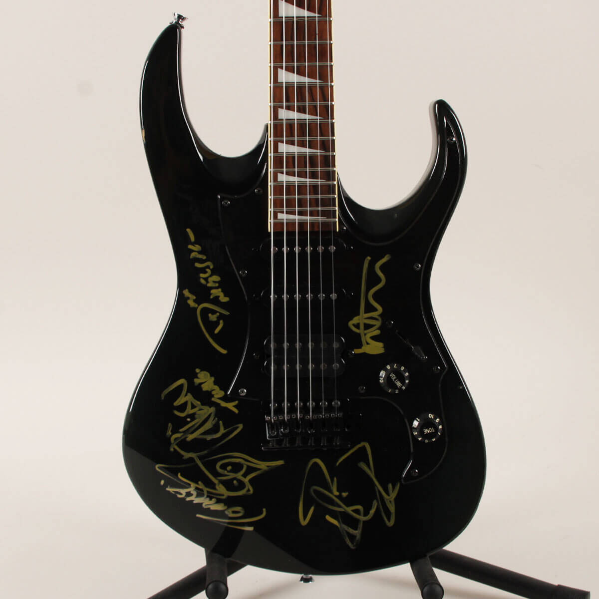 Cheap Trick Band Signed Behringer Guitar Robin Zander-Rick Nielsen-Daxx Nelson-Tom Petersson - COA JSA