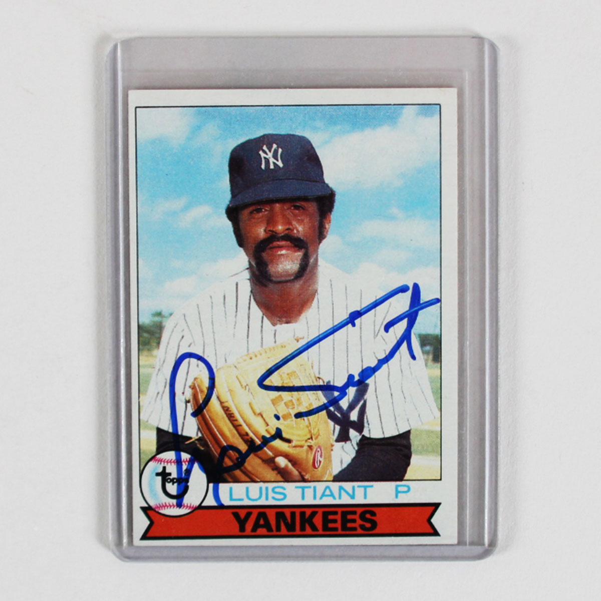 1979 Topps Luis Tiant Signed Card #8 – COA JSA