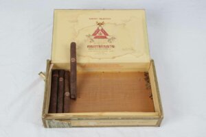 Pre-Embargo Pre -Castro Monte Cristo Habana Dinhill Selection Supreme No 1 Hand Made In C .u. b. a. Box