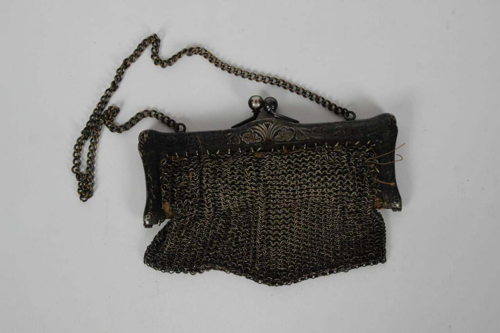 Chatham-Sisters-Lot-Vaudeville-Dress-Metal-Handbag-Signed-Contract-Ephemera-etc-151598871132-5-1024×682 Chatham-Sisters-Lot-Vaudeville-Dress-Metal-Handbag-Signed-Contract-Ephemera-etc-151598871132-5-1024×682