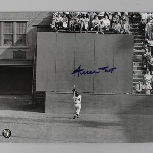 SF Giants - Willie Mays Signed 8x10 B&W Photo - "Say Hey" Hologram