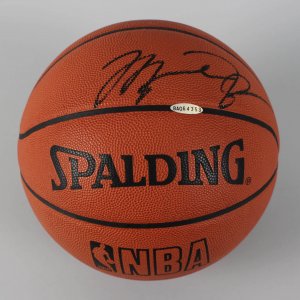 Chicago Bulls - Michael Jordan Signed Official Basketball - COA UDA