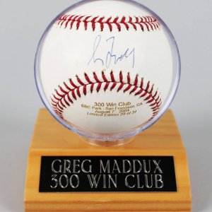 Atlanta Braves - Greg Maddux Signed LE 29/31 300 Win Club OML Baseball - MLB & Mrak Sports