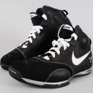 San Antonio Spurs - Tony Parker Game-Used, Signed Shoes - JSA Full LOA