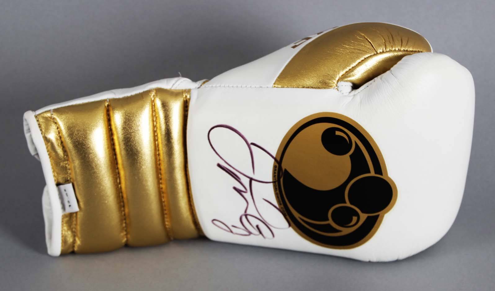 Floyd Mayweather Jr. Signed Boxing Glove JSA Full LOA Memorabilia