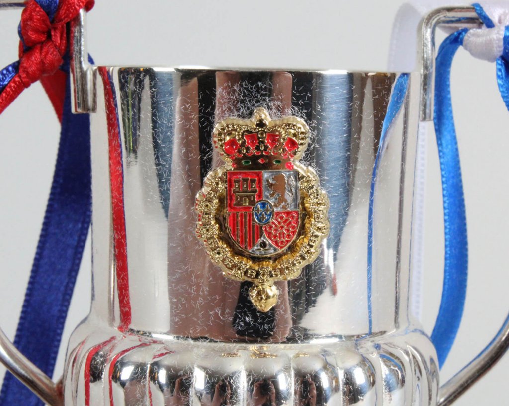2017 Copa Del Rey Barcelona Player’s Trophy – Memorabilia Expert