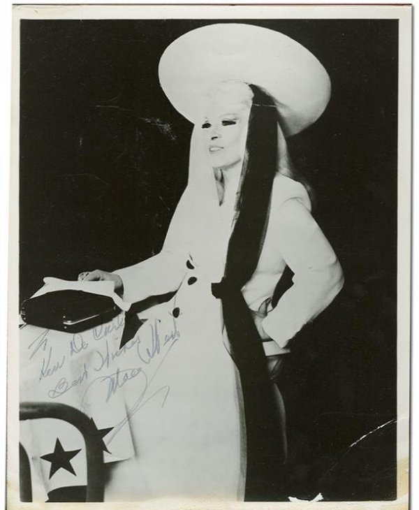 Mae West Signed Movie Still – Memorabilia Expert