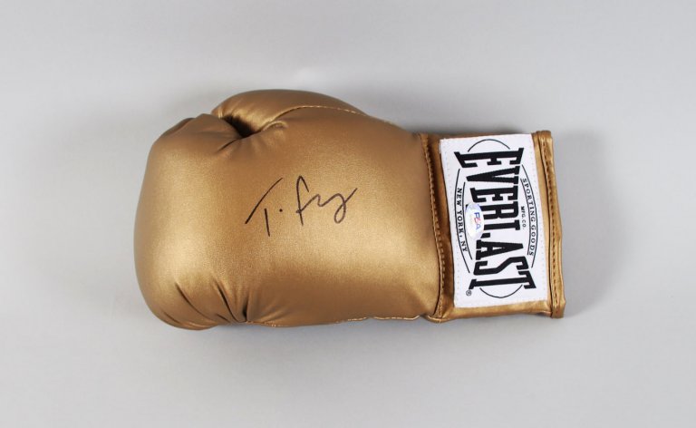 Tyson Fury Signed Boxing Glove – COA PSA/DNA – Memorabilia Expert