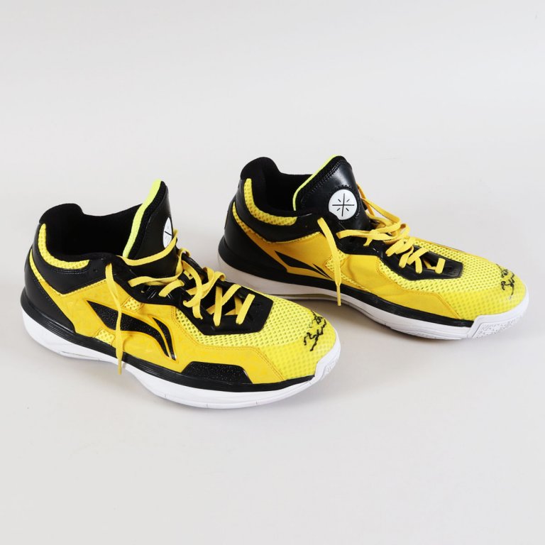 Dwyane Wade GameWorn Shoes Signed Heat COA JSA &amp; 100