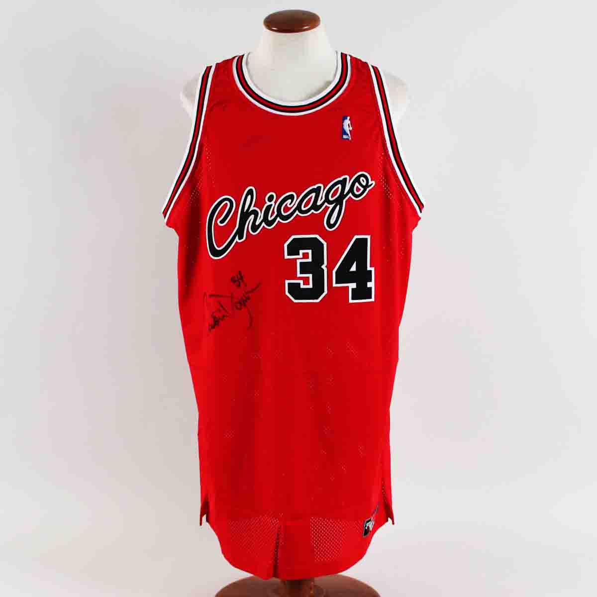 2003-04 Antonio Davis Game-Worn Jersey Signed Bulls COA BAS 100%  Authentic Team